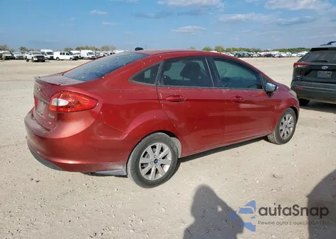 2013 Ford Fiesta Se z USA, uszkodzony, nr VIN 3FADP4BJ8DM185448